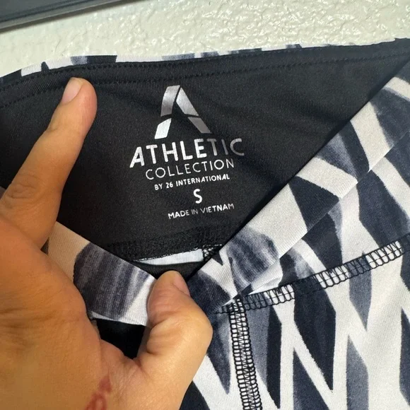 Bundle of Small Workout Leggings - Picture 10 of 14
